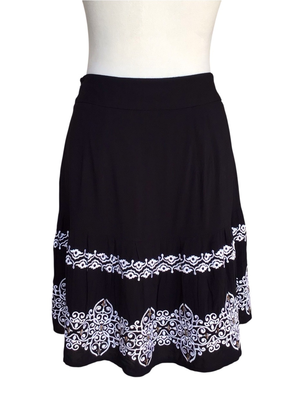 White House Black Market Boho Embroidered Beaded Black Skirt Size 2